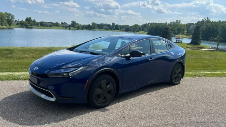 toyota pirus 2025 hybrid